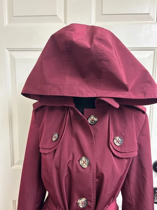 London fog medium maroon trench coat with button details with belt, Size Medium - Picture 8 of 10